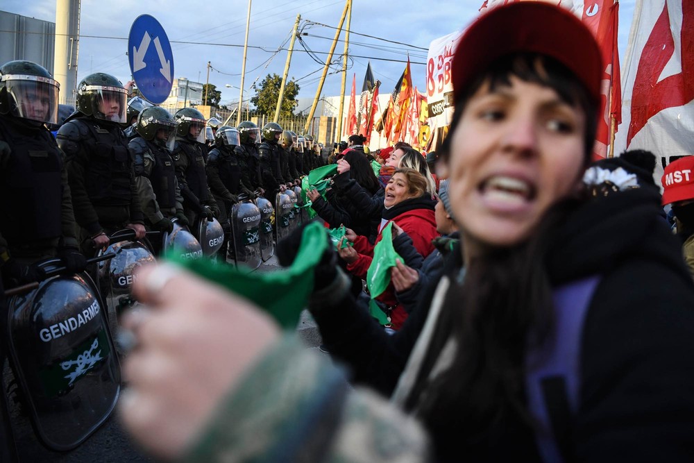 Greve geral na Argentina paralisa serviços no país e afeta voos no Brasil